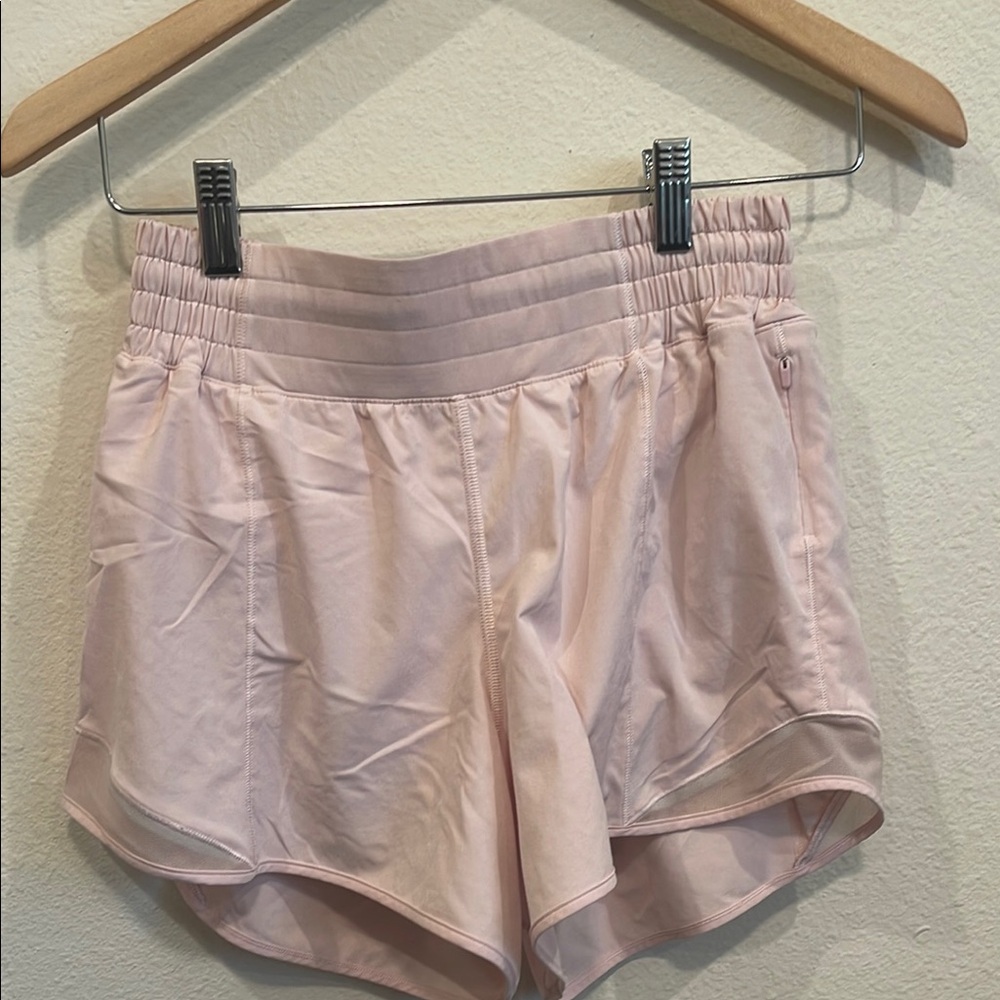 Lululemon Hotty Hot Short in Milkshake size 6